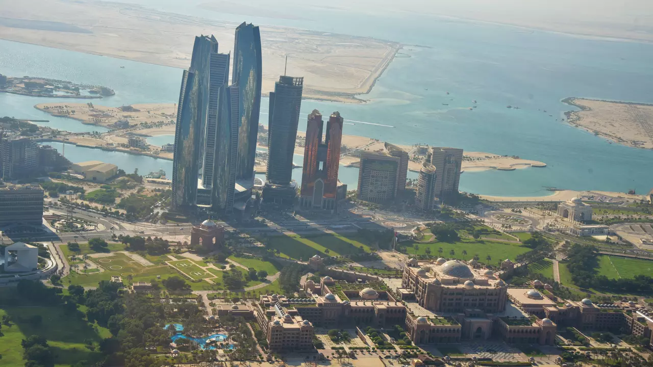 Helicopter Flight Abu Dhabi - Photo 11