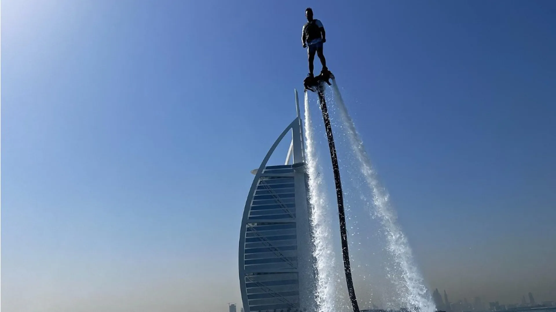 Fly Board Burj Al Arab - Photo 12