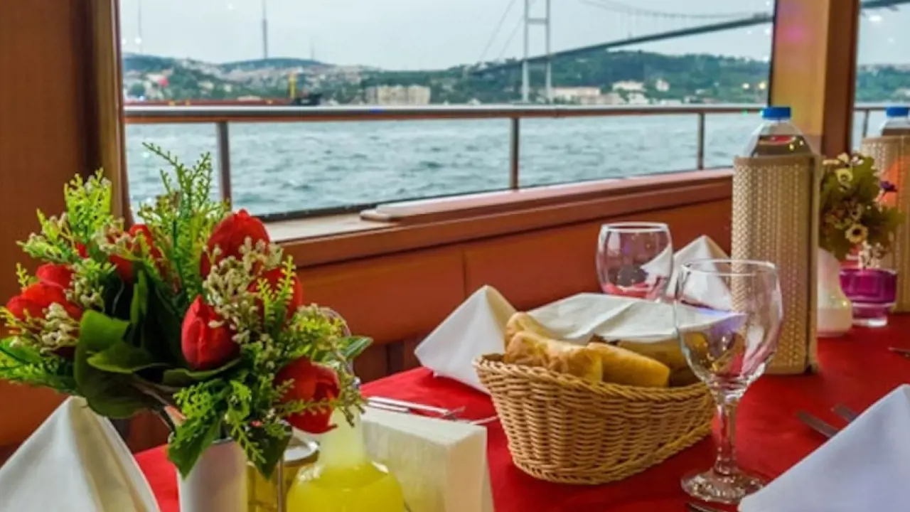 Bosphorus Dinner Cruise with Turkish Night Show - Photo 26